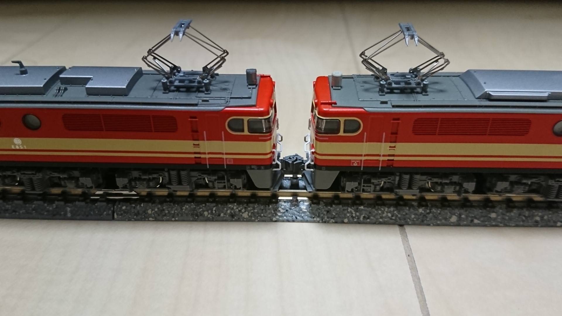 鉄道模型】SEIBU PRIDE! 西武鉄道 E851セメント列車が入線: 西武