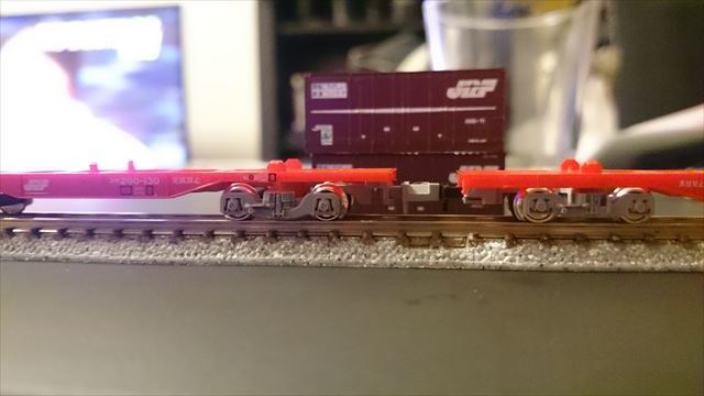 鉄道模型】KATO製コキ200 タンクコンテナ「日陸」積載が入線 鉄道模型】KATO製コキ200 タンクコンテナ「日陸」積載が入線